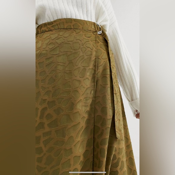 ASOS DESIGN wrap midi skirt with D-ring belt in burnout satin size 4 - Picture 4 of 4